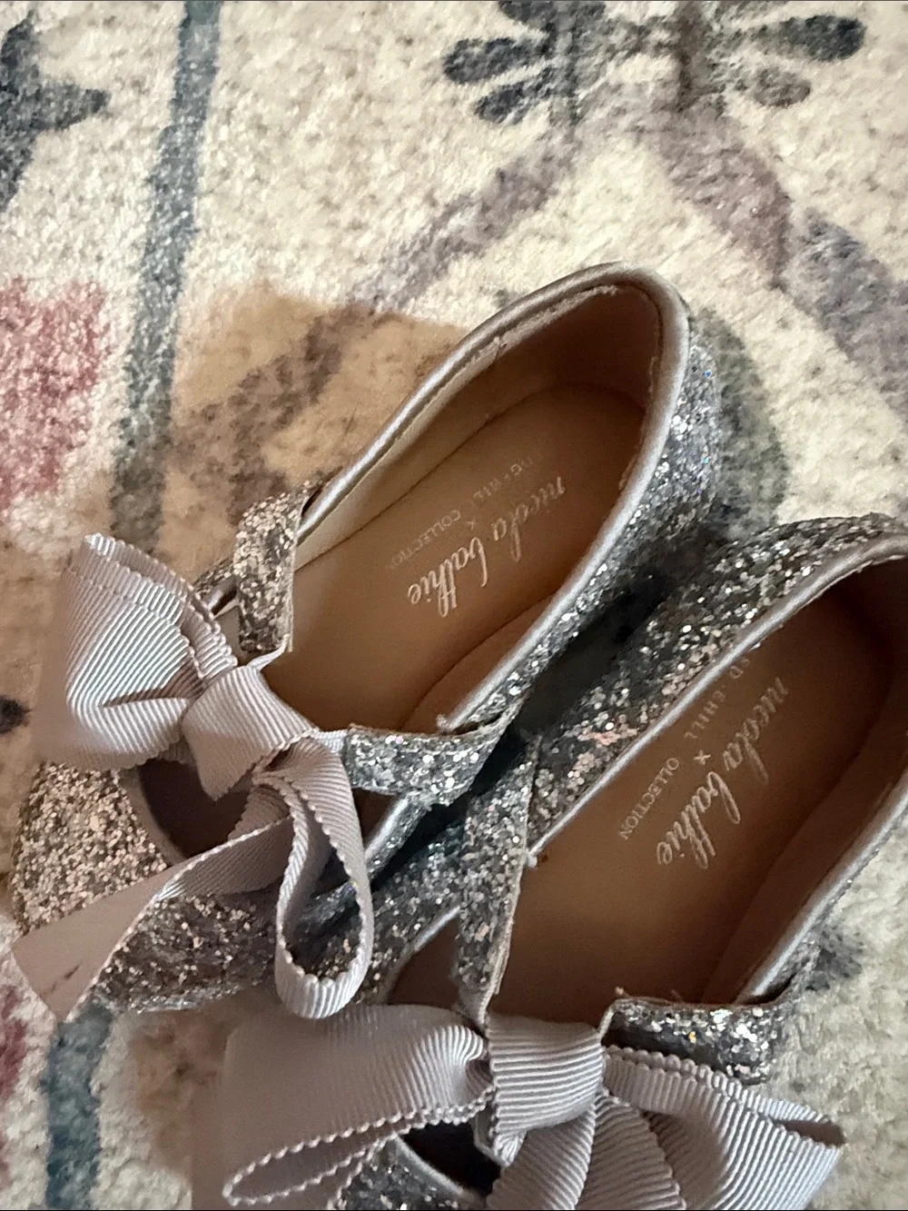 Edgehill Collection Silver Glitter Bow Dress Shoes